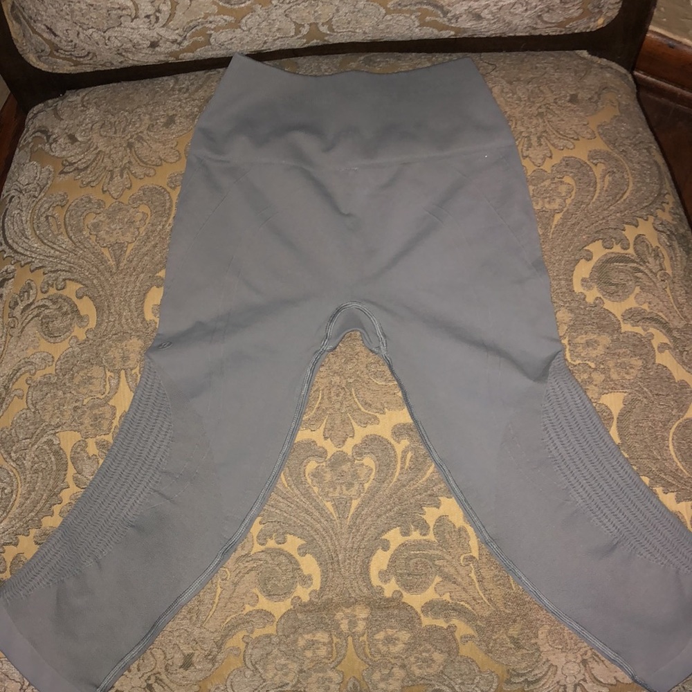 New! Lululemon crops!